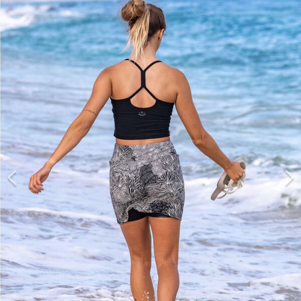 Title Nine, Leaf Print athletic Skort gently used, size S. 5 pocket.